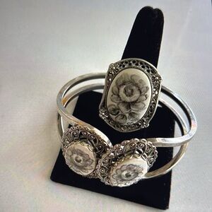 Black and White Rose Ring and Bracelet